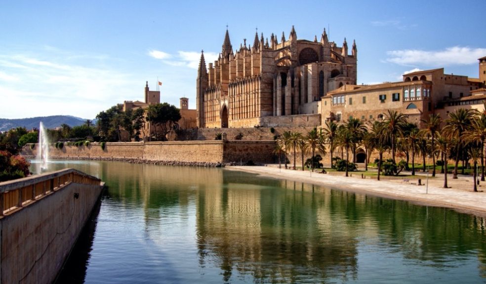 a small body of water near a cathedral in Palma, Majorca, Spain