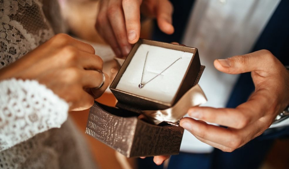 5 Tips when buying jewellery as gifts