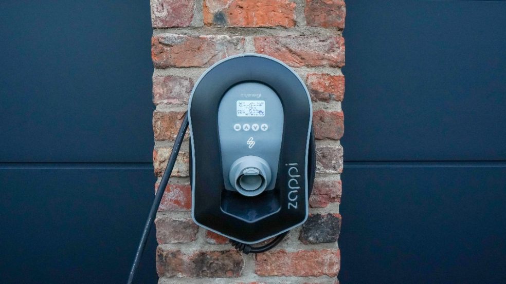 London is leading the country for installed public use electric car charging points