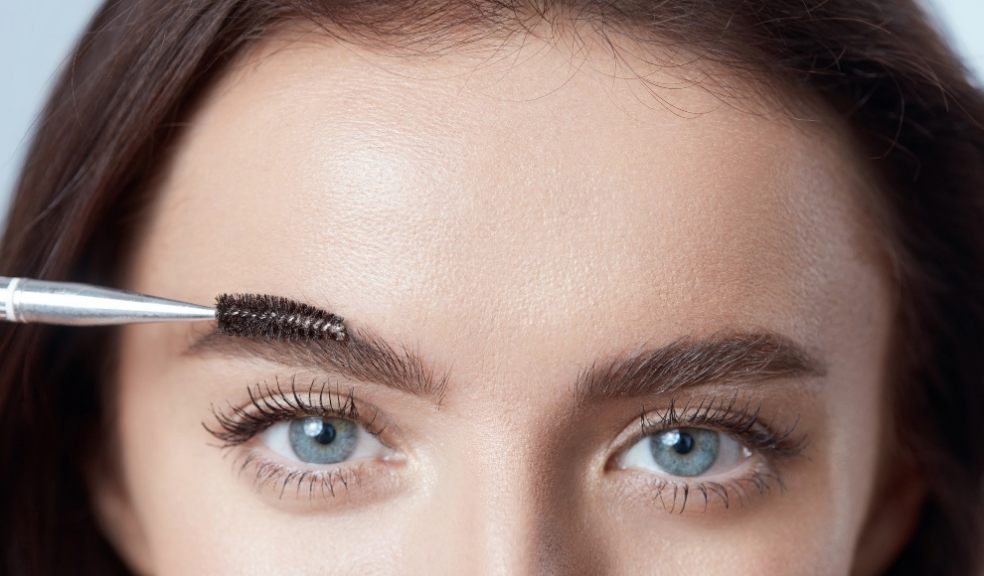 Brushed eyebrow trend