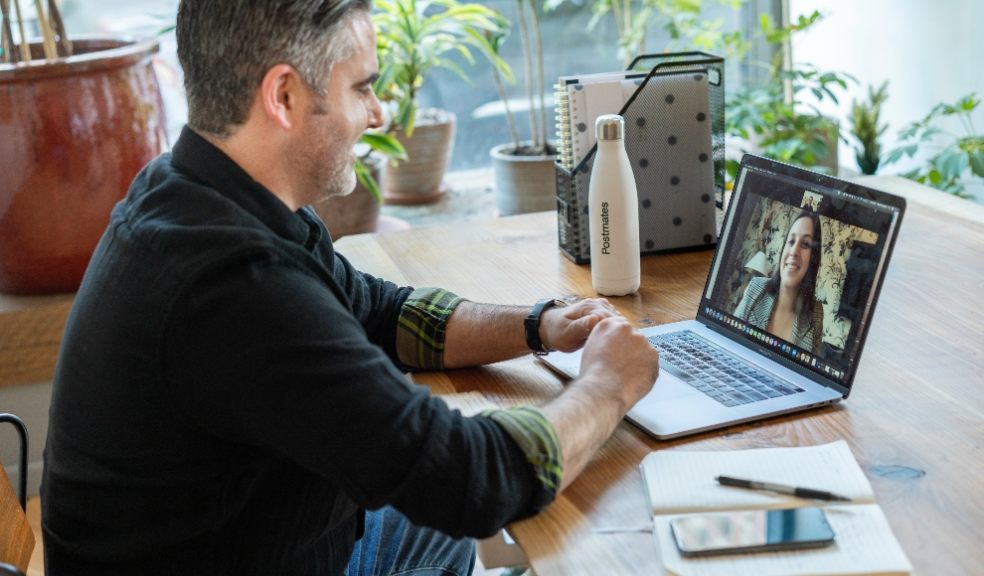 Using hand signals can help overcome the psychological issues linked to online meetings