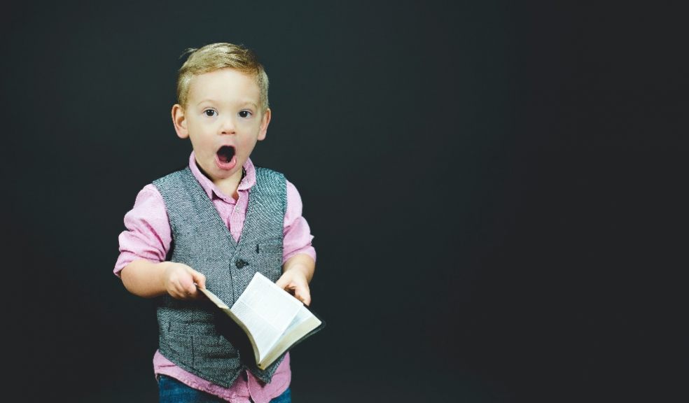 Does wearing a white shirt help performance at school?