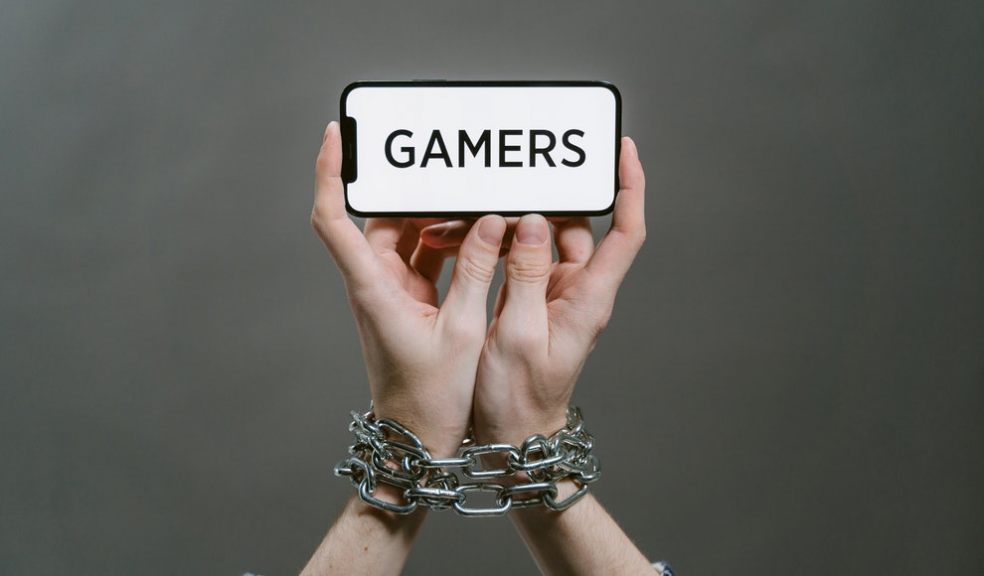 How are online casinos compatible with contemporary Canadian lifestyles?