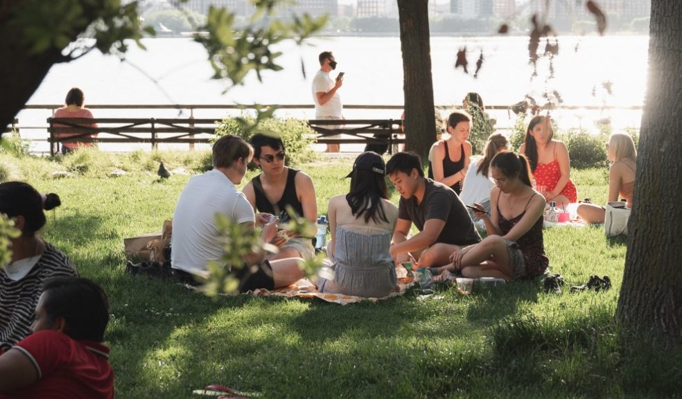 Meet for a picnic or even a BBQ on the beach without having to carry anything! Meet for a picnic or even a BBQ on the beach without having to carry anything!