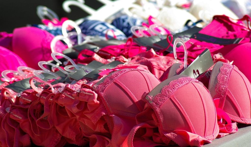 SIX SIGNS OF BREAST CANCER TO NEVER IGNORE SIX SIGNS OF BREAST CANCER TO NEVER IGNORE