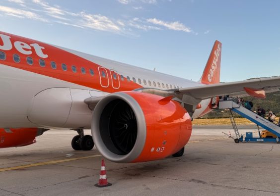 An Easy Jet pane on the apron of an airport