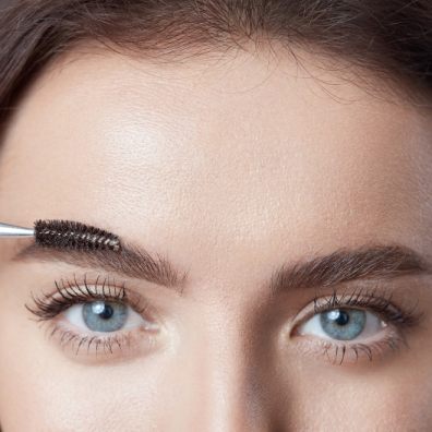 Brushed eyebrow trend