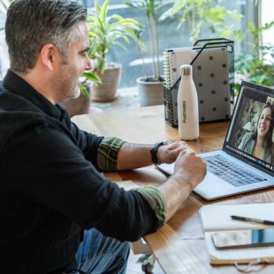 Using hand signals can help overcome the psychological issues linked to online meetings