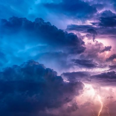 How to drive safely in a storm