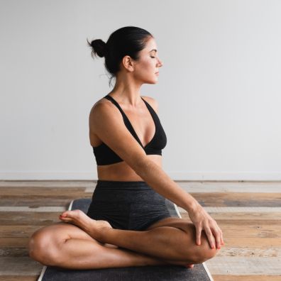 A yoga expert has revealed her top tips to help combat ‘tech neck’,